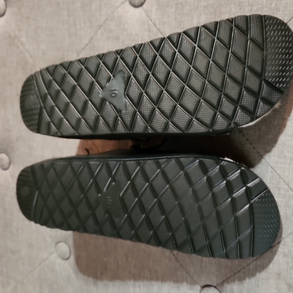 Nwot MIA black sandals with fury cheetah inside - Picture 2 of 2